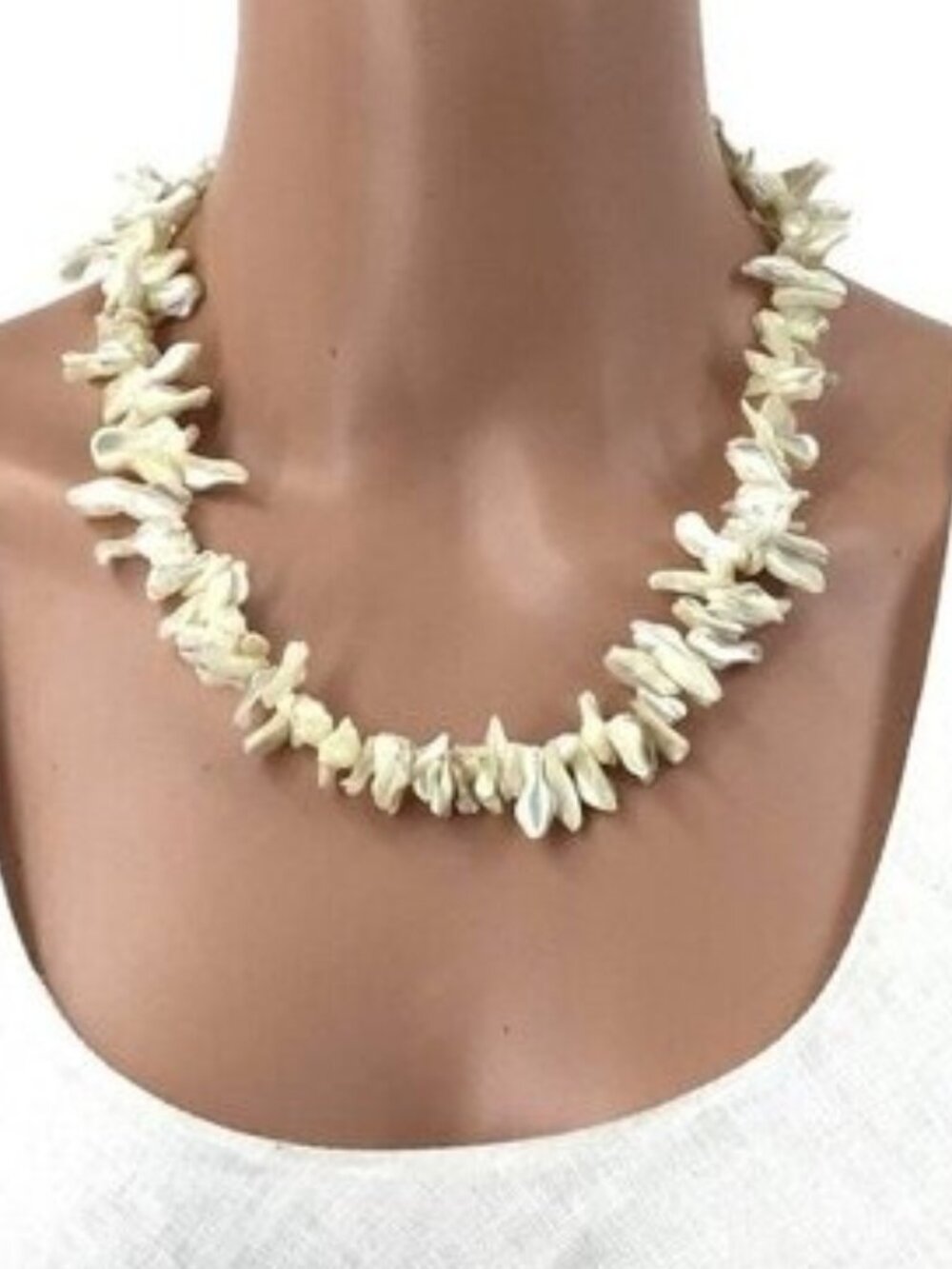 Natural Seashell Necklace Spike Shaped 19 Inch Length Beach Cream